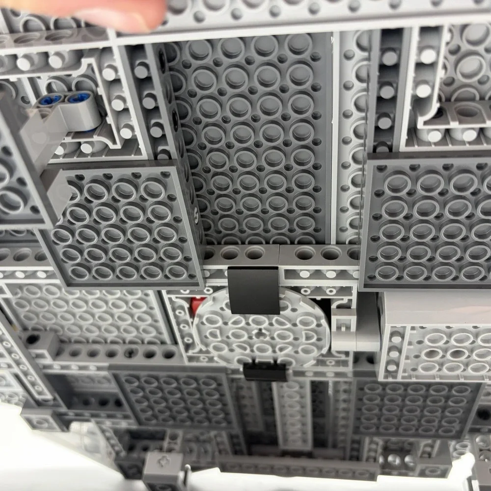 LEGO Star Wars: Millennium Falcon (75257) Built Set W 2  Mini Figs